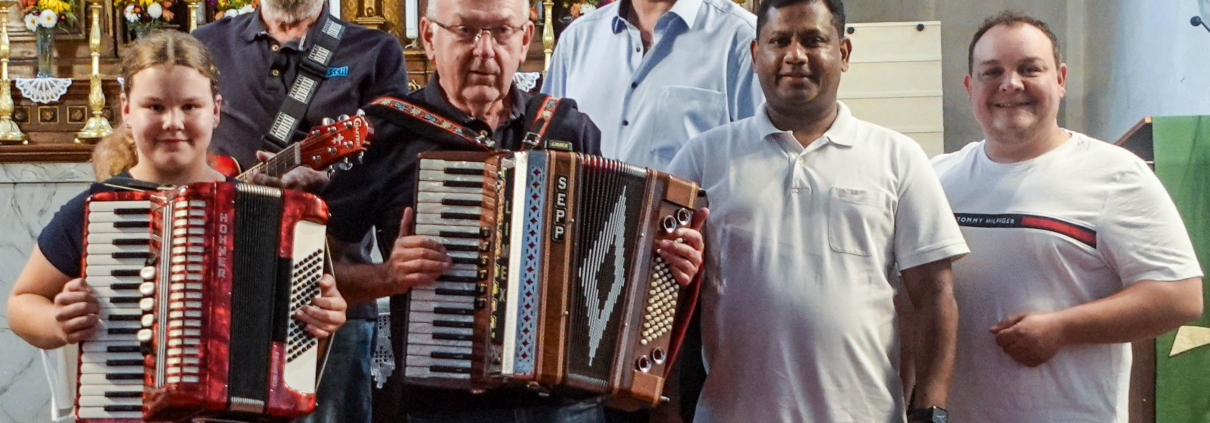 Gruppenbild in der Kirche